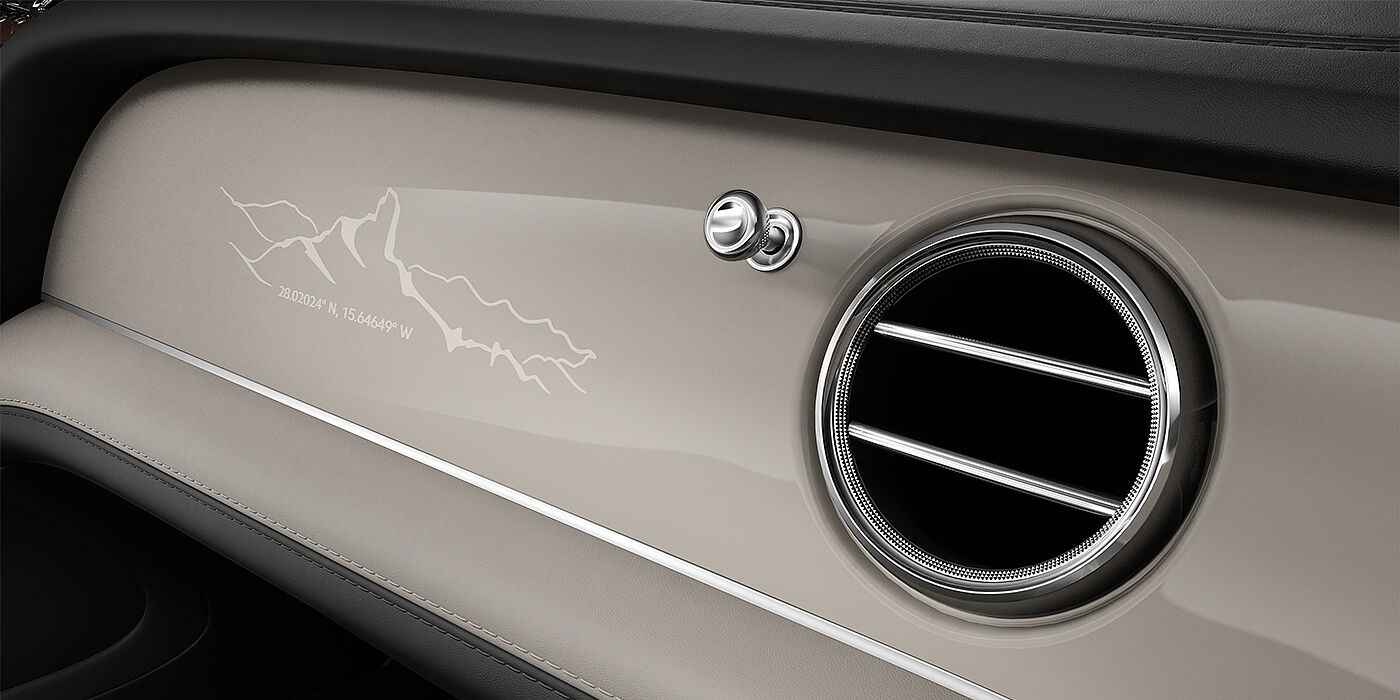 Bentley Köln Bentayga EWB Artenara Edition SUV Piano Linen veneer with Artenara inlay detail