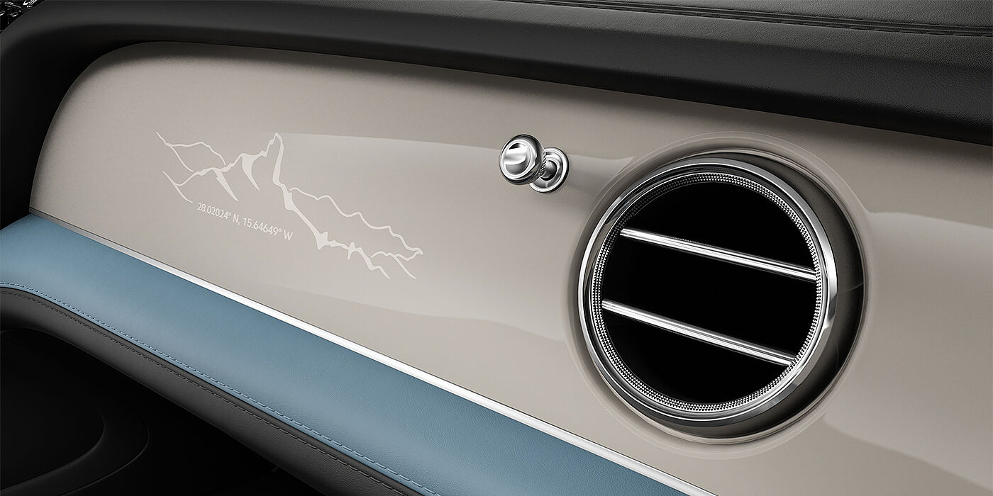 Bentley Köln Bentley Bentayga Artenara Edition SUV Piano Linen veneer with Artenara detail and Linen and Beluga Black hides with Light Blue accents