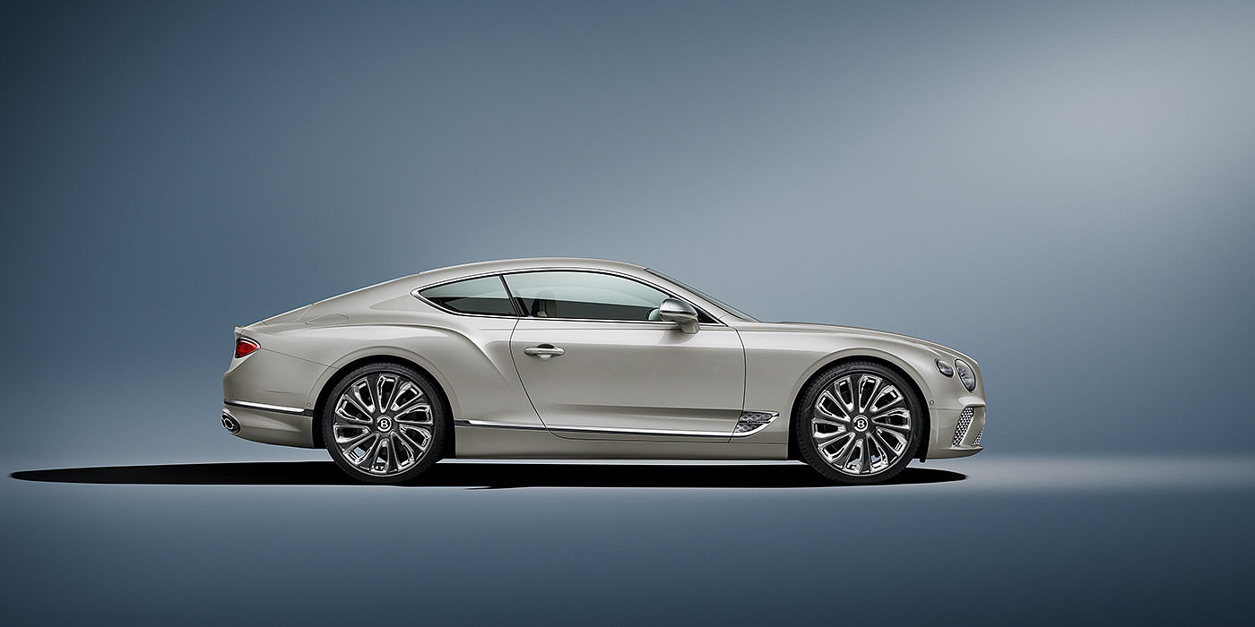Bentley Köln Bentley Continental GT Mulliner coupe in White Sand paint front 34