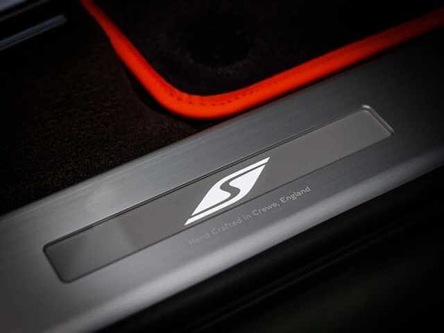 19:Bentley Bentayga S V8, SUV, Alpine Green, Bentley Köln