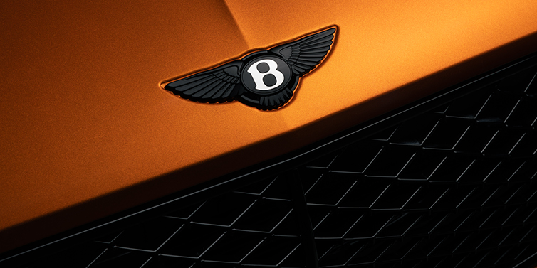 Bentley Köln Bentley Continental GT coupe bonnet close up with black Bentley Wings bonnet badge